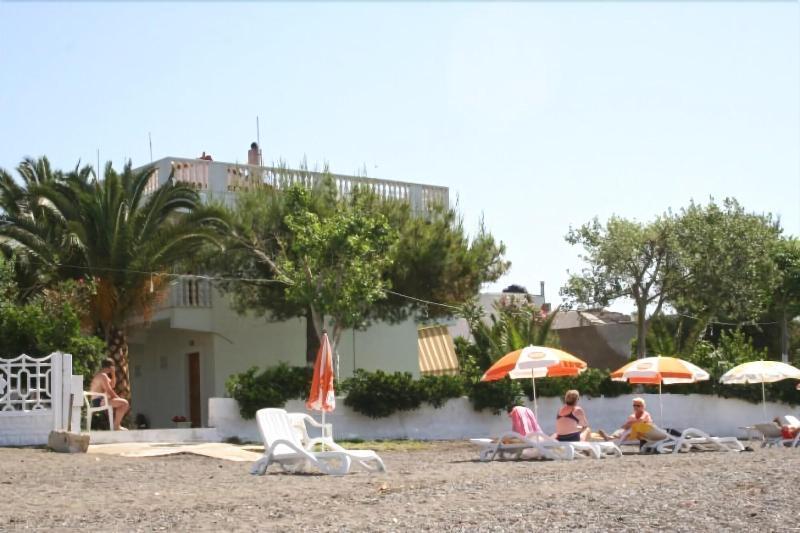 Posidonia Pension Amarynthos Exterior foto