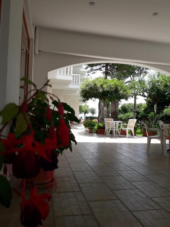 Posidonia Pension Amarynthos Exterior foto
